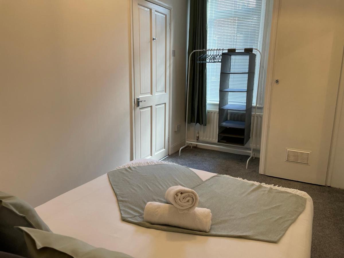 Kitchener - Wonderful 2-Bedroom Apt Sleeps 5 Free Parking Free Wifi Gateshead Exterior foto