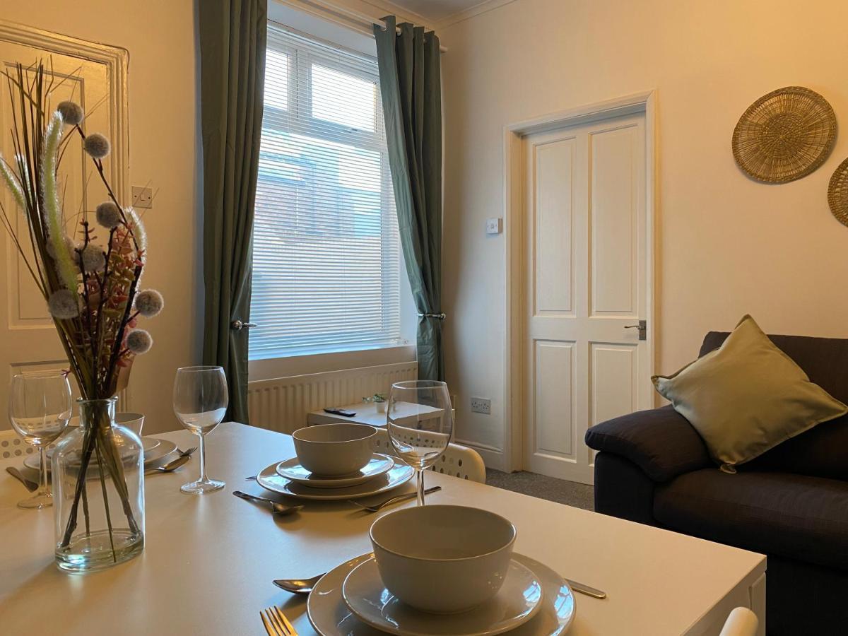 Kitchener - Wonderful 2-Bedroom Apt Sleeps 5 Free Parking Free Wifi Gateshead Exterior foto